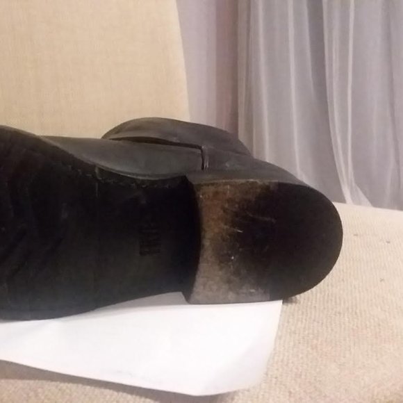 FRYE VERONICA MOTO BOOTIE- Size 8  Oxblood EUC - Picture 4 of 8